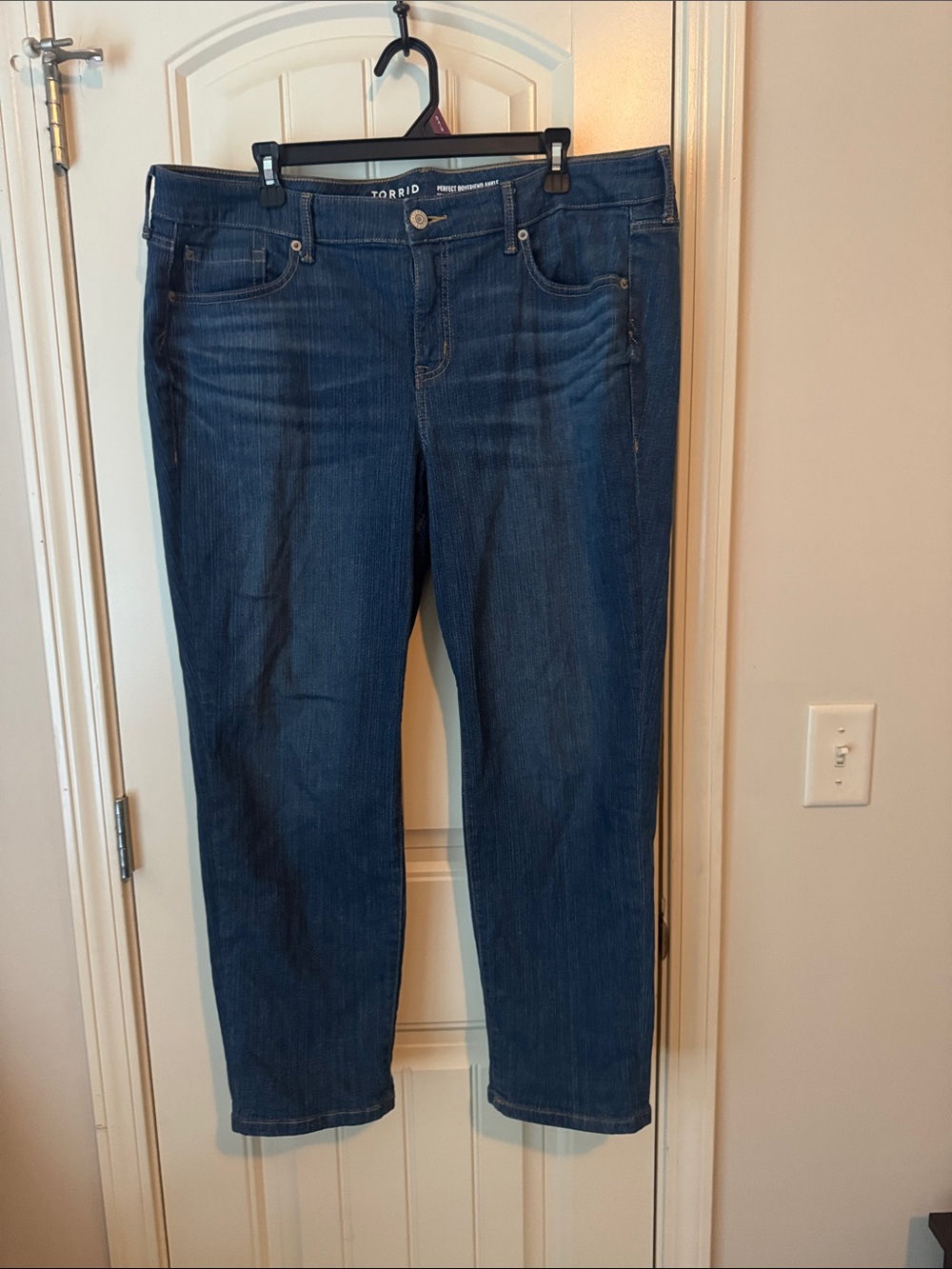 torrid Dark Blue Cropped Stretch Jeans for Women. 18 S